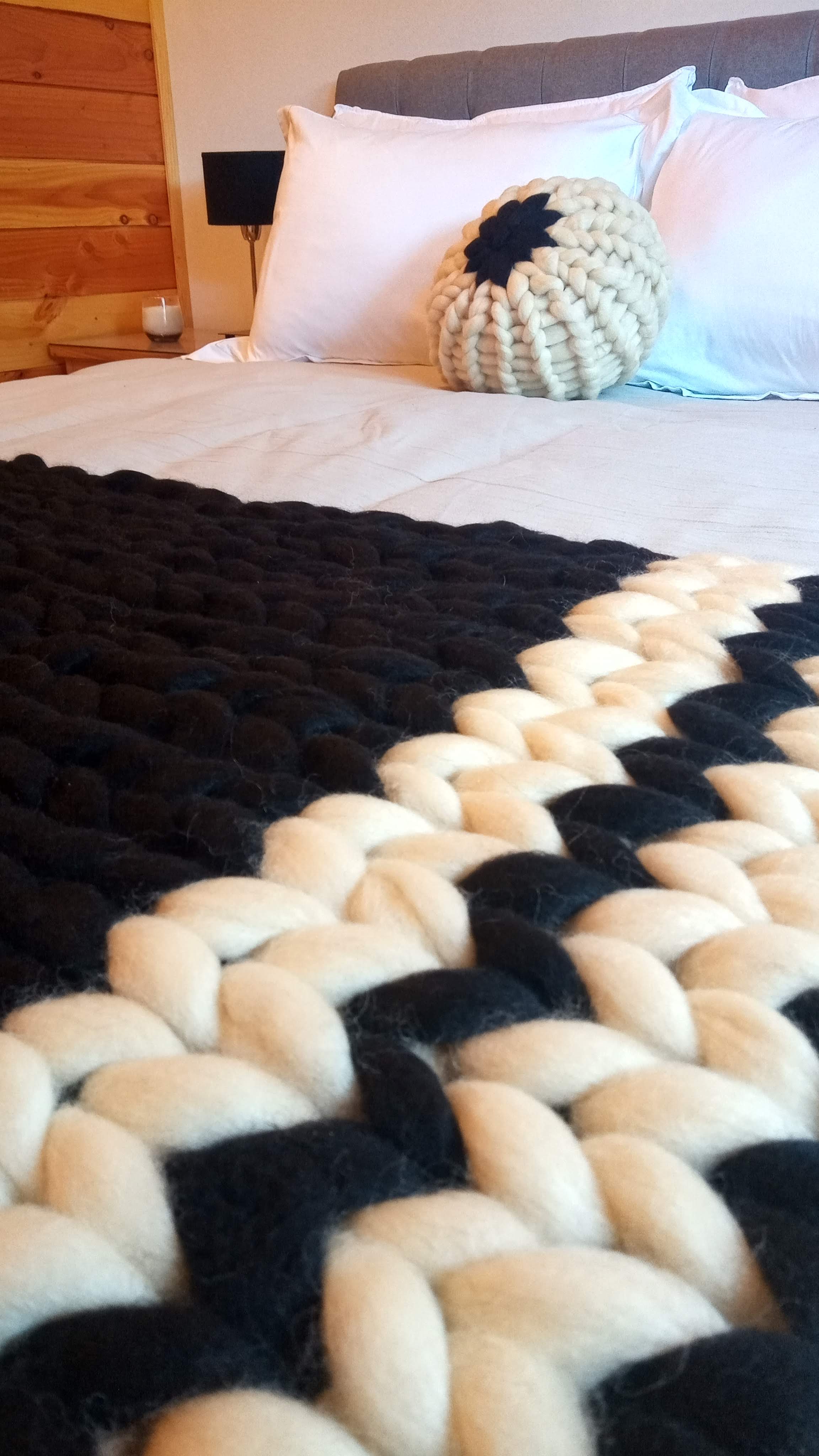 Pie de cama 2 plazas (color) lana 100% pura de oveja medidas 0,70x1,70mt